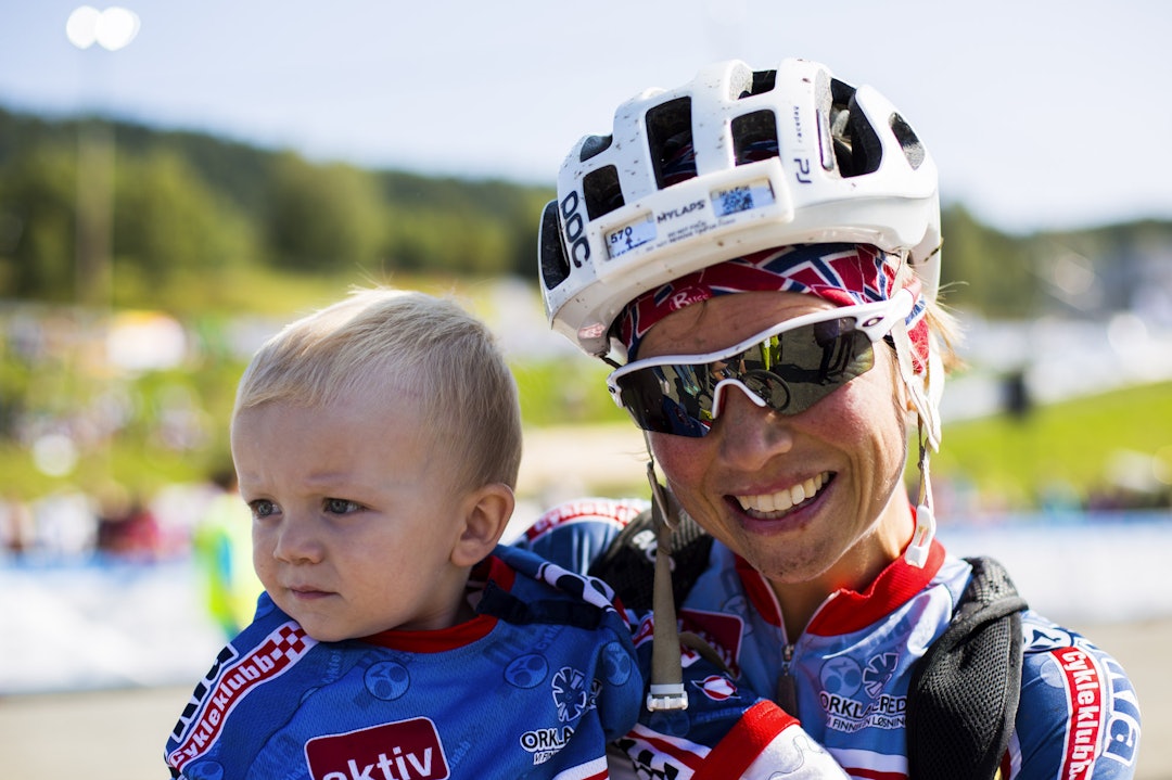 REKRUTT: Borghild Løvset endte ikke på pallen, men fikk likevel raskt besøk av hennes fremste supporter i målområdet. Foto: Snorre Veggan. Foto: Snorre Veggan 8 - birken2017-9421a
