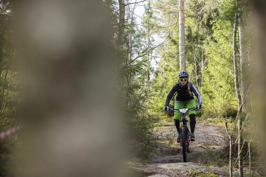 ÅRETS FØRSTE: TelemarkEnduro ble sesongdebuten for Maria Bergli. Der gjorde hun noen viktige erfaringer. Foto: Kristoffer H. Kippernes _IPP4640