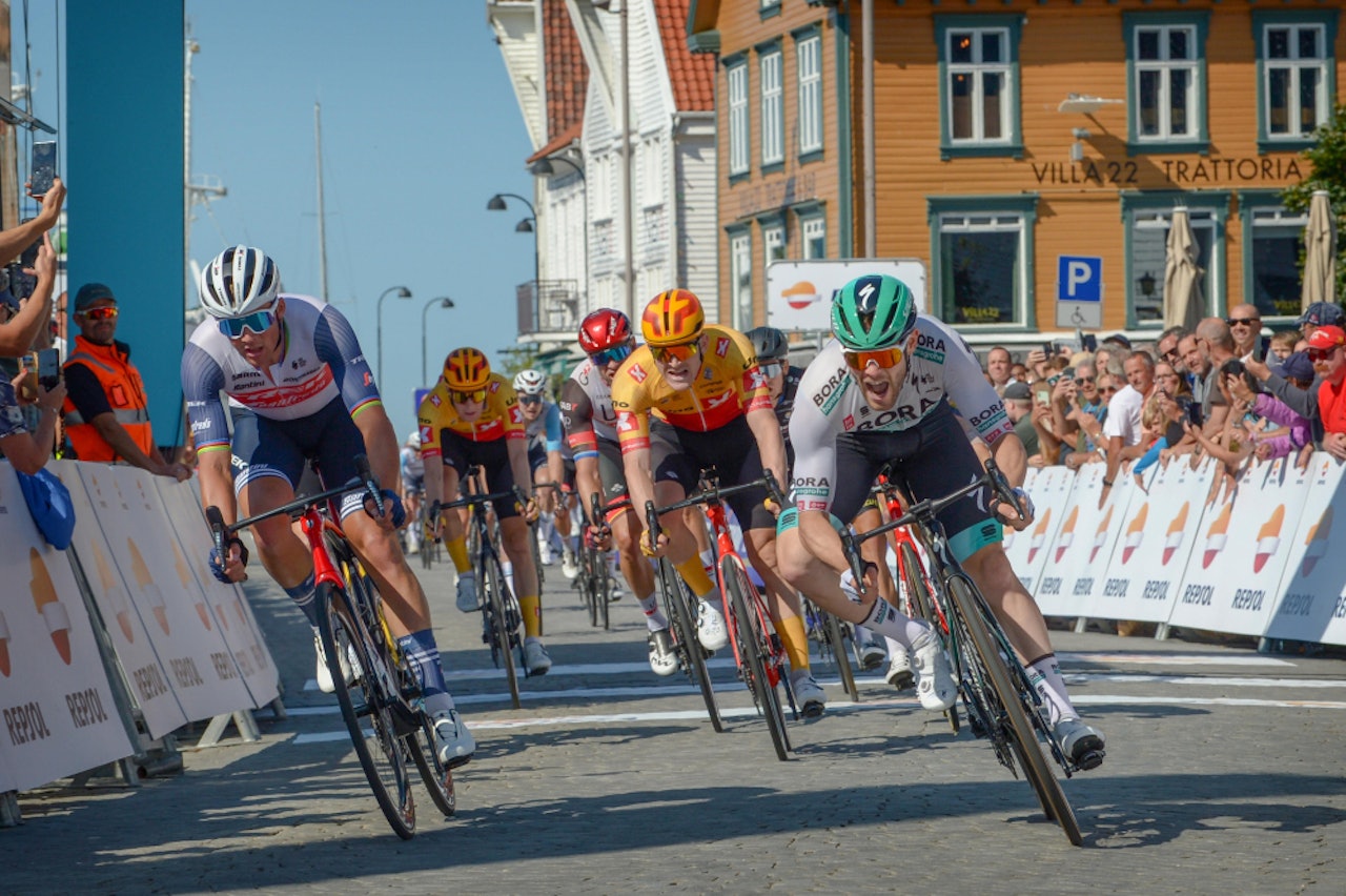 NÆR: Daniel Hoelgaard spurtet om seieren på den siste etappen av Tour of Norway. Foto: Cor Vos NÆR: Daniel Hoelgaard spurtet om seieren på den siste etappen av Tour of Norway. Foto: Cor Vos