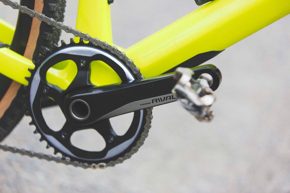 I OVERKANT: Testsykkelen kom med 42-tenners krankdrev. Originalt kommer URS med 38. Det siste er klart å foretrekke på grusen. Foto: Kristoffer H. Kippernes BMC URS 01 Three