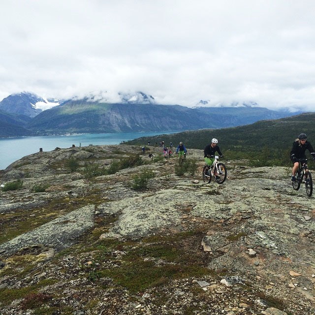Foto, bjornslar - Svabærgsykling over Varduvarre Foto, bjornslar - Svabærgsykling over Varduvarre