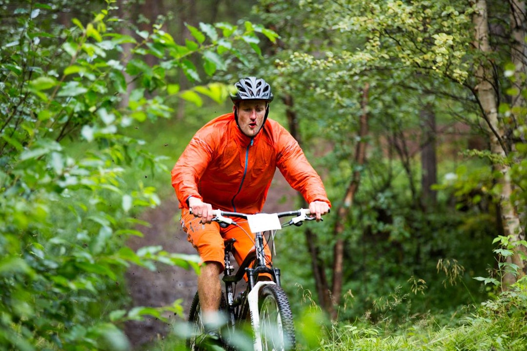 foto, Eirik Heim - Hardt møte med underlaget hindrer ikke fortsatt fart i Hengen NEd foto, Eirik Heim - Hardt møte med underlaget hindrer ikke fortsatt fart i Hengen NEd