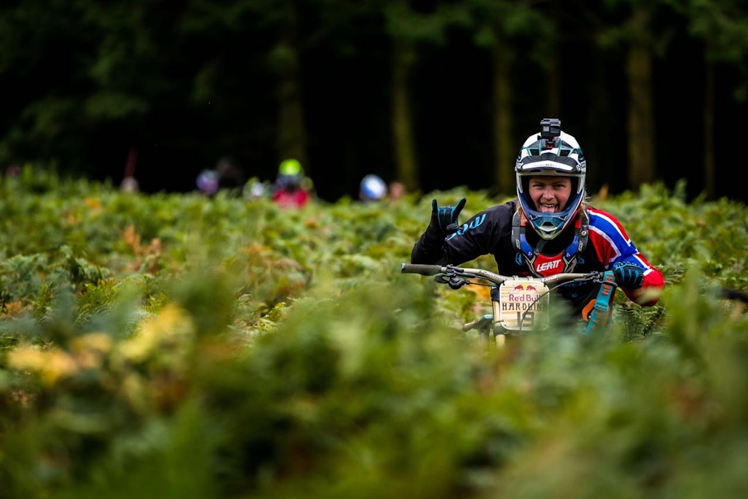 GOD I LUFTA: Brage Vestavik mestrer den heftige løypa i Hardline bedre enn de fleste. Foto: Boris Beyer/Red Bull GOD I LUFTA: Brage Vestavik mestrer den heftige løypa i Hardline bedre enn de fleste. Foto: Boris Beyer/Red Bull