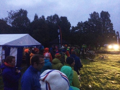 Foto, Kristian Bårdsen Løwe - Publikum ser spent på når Simon Clements viser imponerende kunster i bunny jump-konkurransen Foto, Kristian Bårdsen Løwe - Publikum ser spent på når Simon Clements viser imponerende kunster i bunny jump-konkurransen