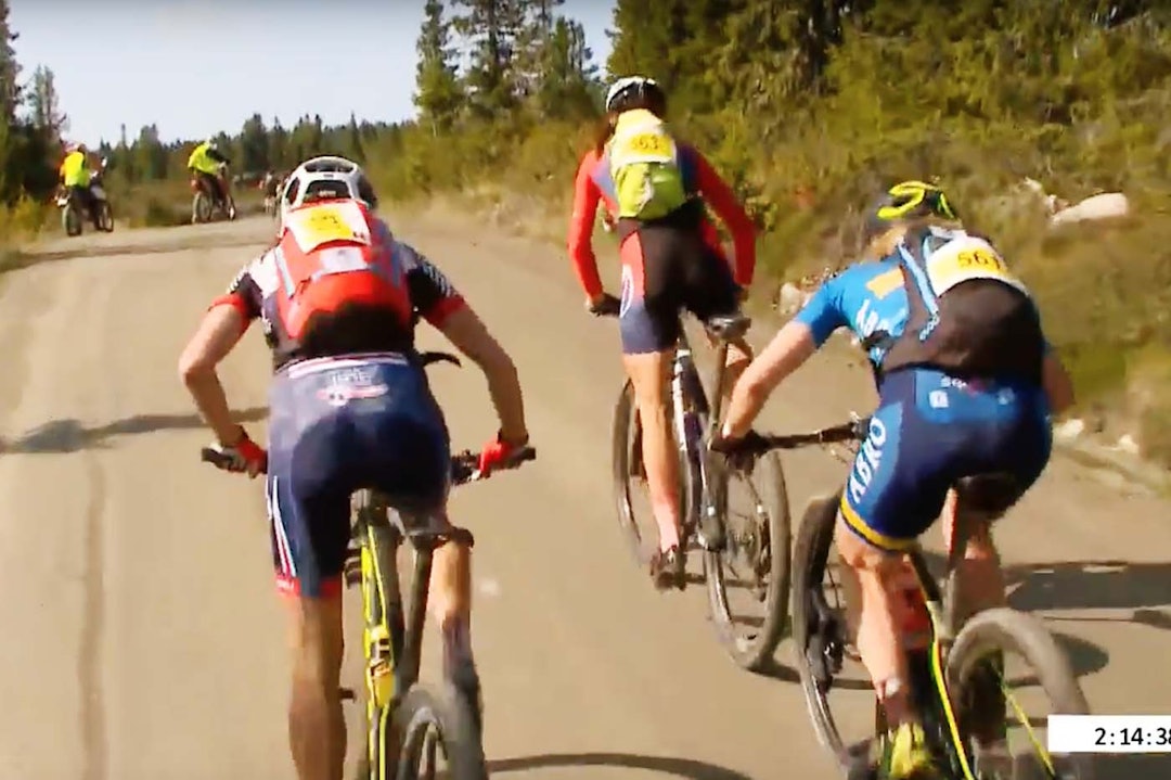 TETT I TET: De tre damene kjørte for å holde unna konkurrentene. Foto: Birken-TV Skjermbilde 2017-08-26 kl. 11.34.57