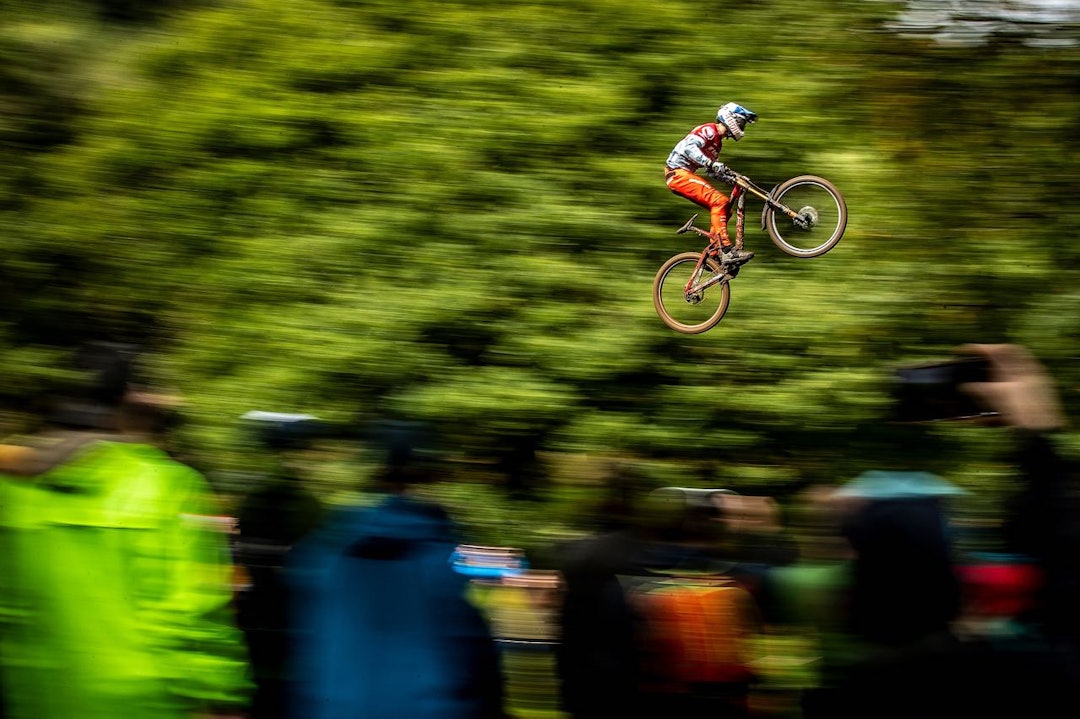 MÅLHOPPET: Gee Atherton tok seieren i årets Red Bull Hardline - sistehoppet mestret han med glans. Foto: Sven Martin/Red Bull