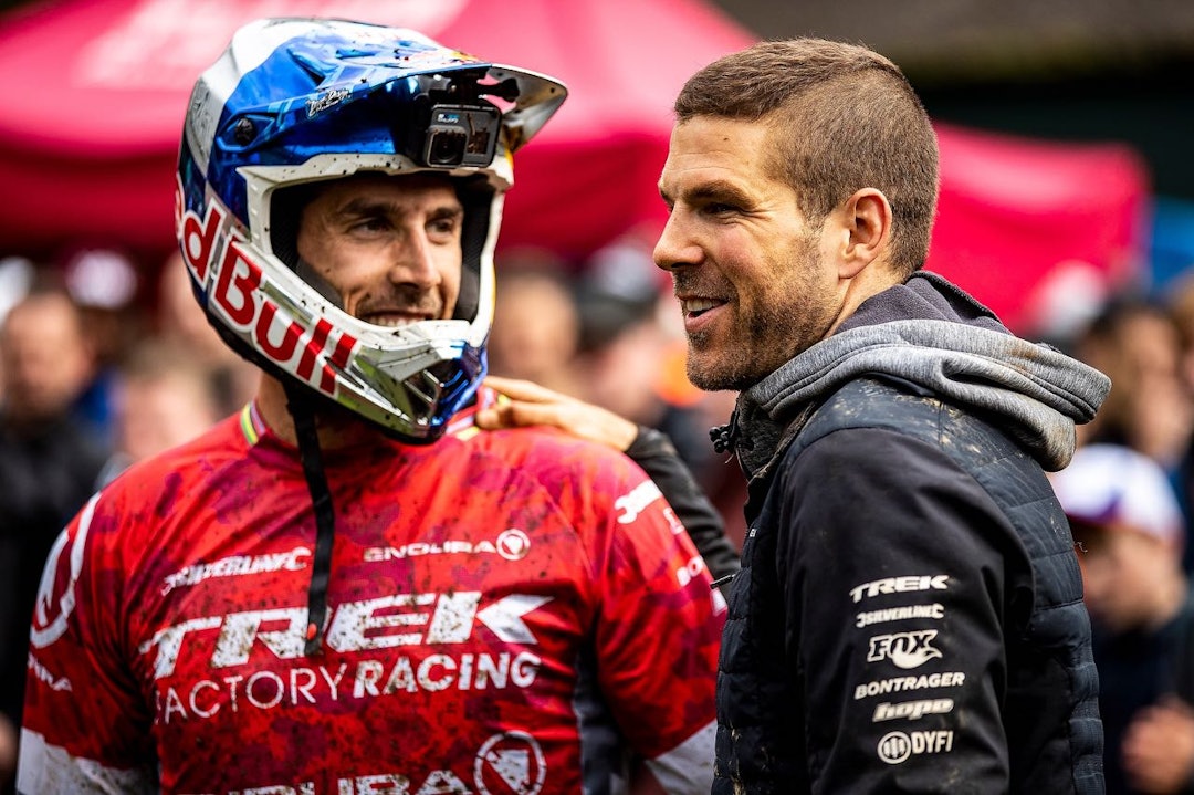 BRØDRE: Gee og Dan Atherton er sammen med lillesøster Rachel verdens desidert råeste terrengsykkel-søsken. Foto: Sven Martin/Red Bull BRØDRE: Gee og Dan Atherton er sammen med lillesøster Rachel verdens desidert råeste terrengsykkel-søsken. Foto: Sven Martin/Red Bull