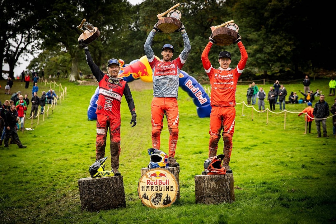 PALLEN: Bernhard Kerr, Gee Atherton og Charlie Hatton tok pallplassene i Red Bull Hardline 2018. Foto: Sven Martin/Red Bull