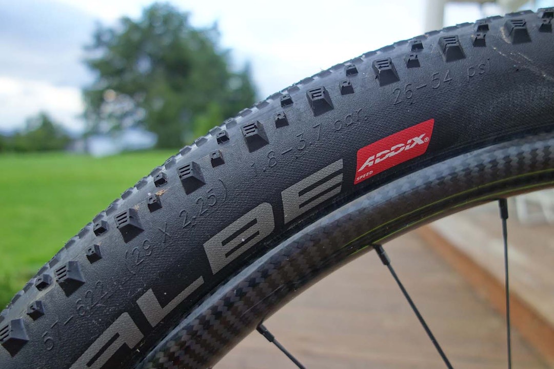 INGEN TRIKS: Thunder Burt-dekkene i 2,25-tommers bredde gir både komfort og lav rullemotstand. Foto: Privat 21034989_10155464726951276_1628942705_o