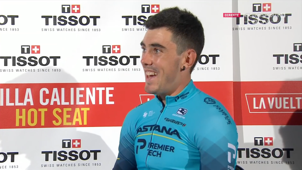 SMILTE TAPPERT: Alex Aranburu lå lenge an til å vinne den første etappen i Vuelta a España. Så kom Primoz Roglic. Foto: Skjermdump Discovery+