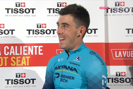 SMILTE TAPPERT: Alex Aranburu lå lenge an til å vinne den første etappen i Vuelta a España. Så kom Primoz Roglic. Foto: Skjermdump Discovery+ SMILTE TAPPERT: Alex Aranburu lå lenge an til å vinne den første etappen i Vuelta a España. Så kom Primoz Roglic. Foto: Skjermdump Discovery+