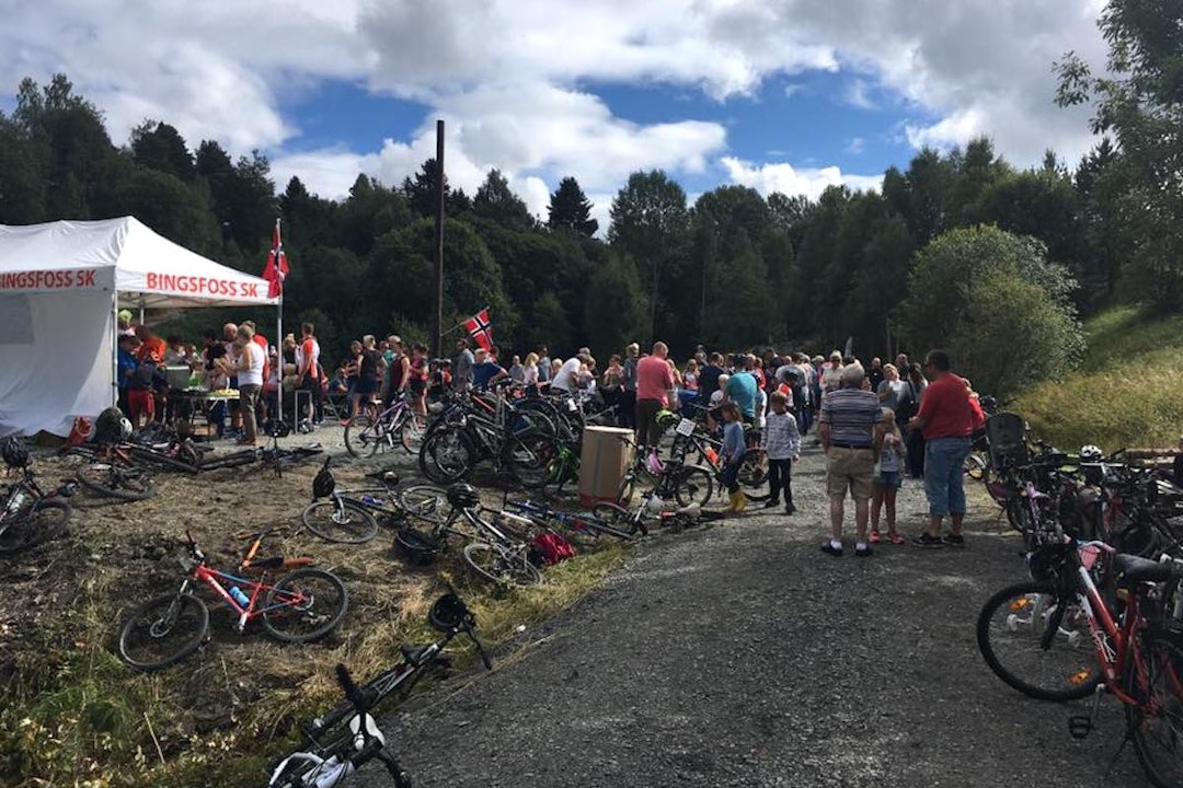 Helt Texas på åpningen.Foto: Bingsfoss SK Helt Texas Texasdalen åpning - Foto Bingsfoss SK 1200x800