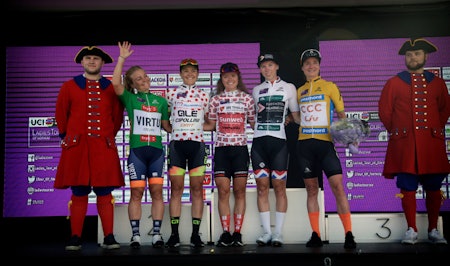 2019: Vinnerne av de forskjellige trøyene i den forrige utgaven av Ladies Tour of Norway, med Emilie Moberg i poengtrøyen og Susanne Andersen i klatretrøyen. Foto: Cor Vos