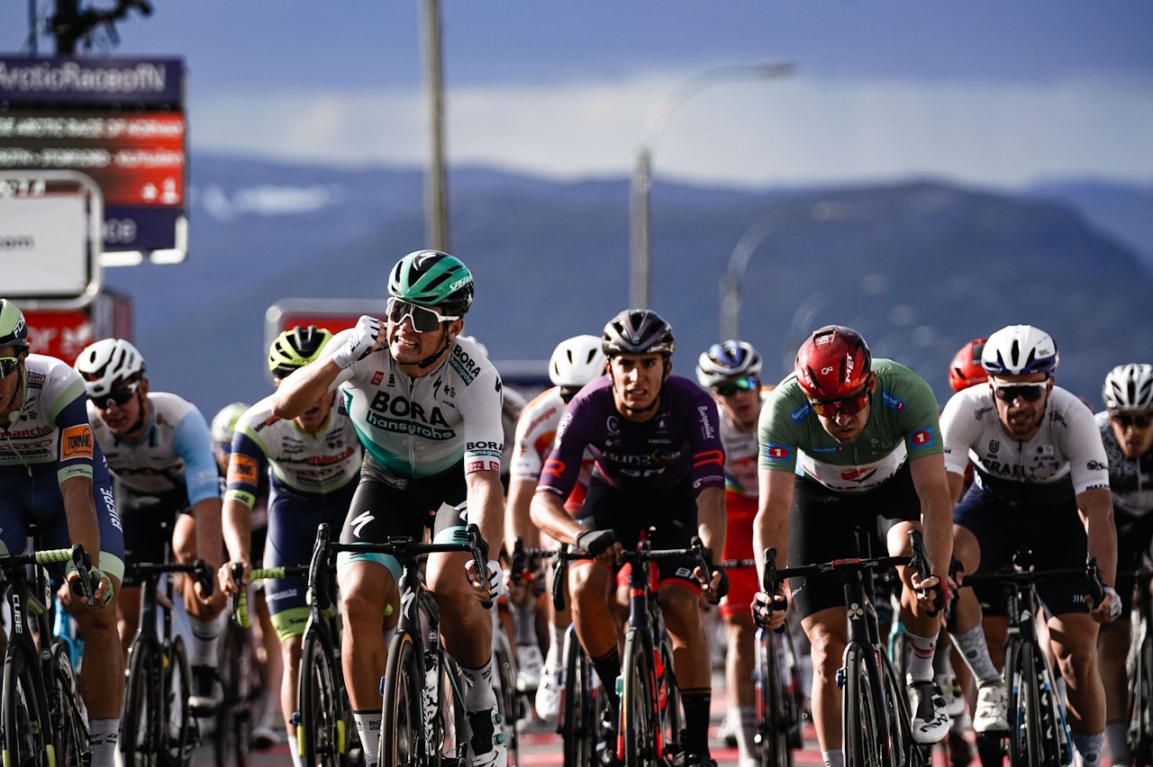 OPP-OG NEDTUR: Alexander Kristoff tapte etappen, men kjørte seg inn den gule ledertrøya for en dag. Foto: ASO. OPP-OG NEDTUR: Alexander Kristoff tapte etappen, men kjørte seg inn den gule ledertrøya for en dag. Foto: ASO.