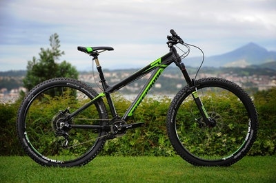 SPEIDER: Nukeproof Scout kommer med senkepinne og enkel-krank. SPEIDER: Nukeproof Scout kommer med senkepinne og enkel-krank.