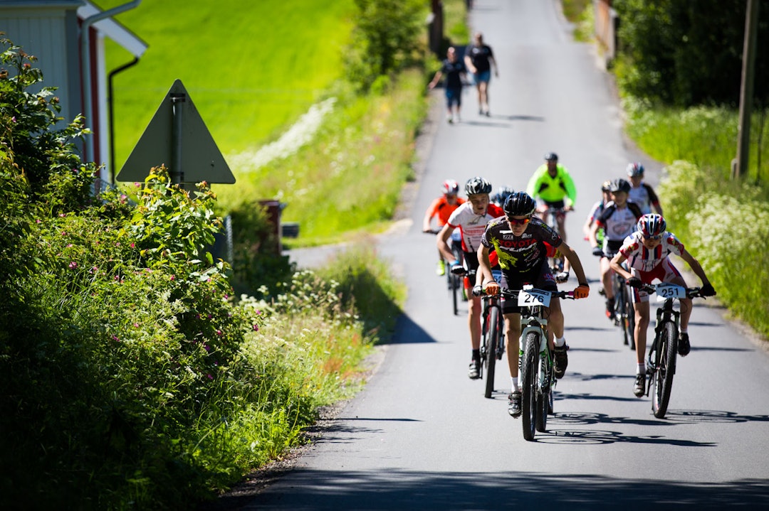KAMP OM PLASSER: Akkurat som eliten, så hadde de yngste masterstart. Kampen om plasseringene startet med en gang feltet ble sluppet. (foto: Snorre Veggan) skjebergrittet-0783a