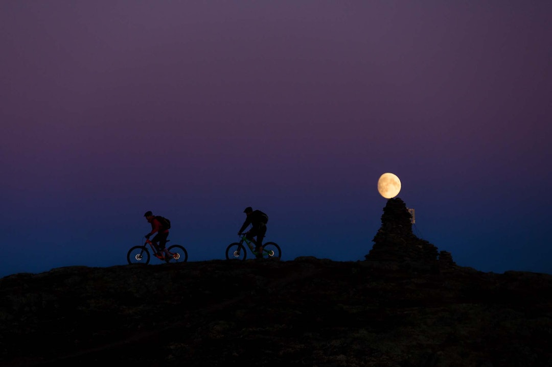 TIL SISTE TIME: På høsten er dagene korte, men lyset magisk. Foto: Kristoffer H. Kippernes. TIL SISTE TIME: På høsten er dagene korte, men lyset magisk. Foto: Kristoffer H. Kippernes.