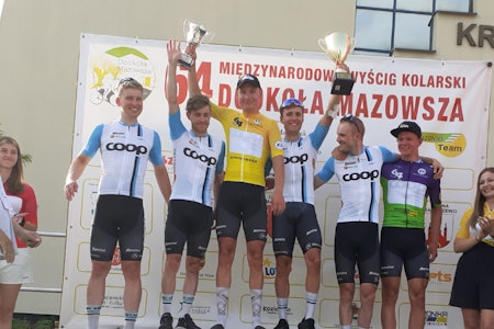 VANT: Team Coop og Eirik Lunder jubler for sammenlagtseier i Dookola Mazowszka. Foto: Cor Vos VANT: Team Coop og Eirik Lunder jubler for sammenlagtseier i Dookola Mazowszka. Foto: Cor Vos