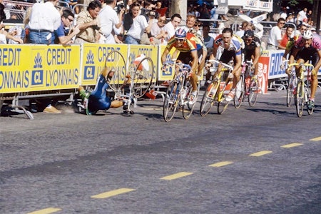 RETT NED: Dzjamolidin Abdoujaparov går i bakken i på Champs-Élysées, 1991. Bilde: Cor Vos RETT NED: Dzjamolidin Abdoujaparov går i bakken i på Champs-Élysées, 1991. Bilde: Cor Vos
