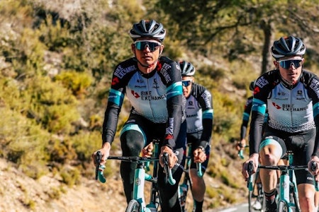TUNGT: Amund Grøndahl Jansen fikk testet beina på brosteinen for første gang denne sesongen. Det ble tøft. Foto: Team BikeExchange TUNGT: Amund Grøndahl Jansen fikk testet beina på brosteinen for første gang denne sesongen. Det ble tøft. Foto: Team BikeExchange