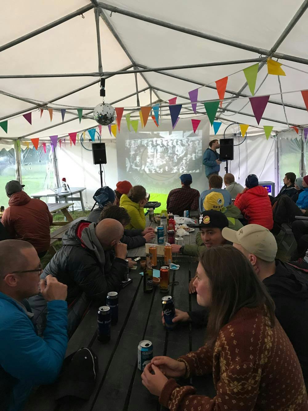 Sosialt samvær er en viktig komponent på en hver festival. Foto: Knut Lønnqvist Skibotn Stifestival 2017 - Knut Lønnqvist 1000x