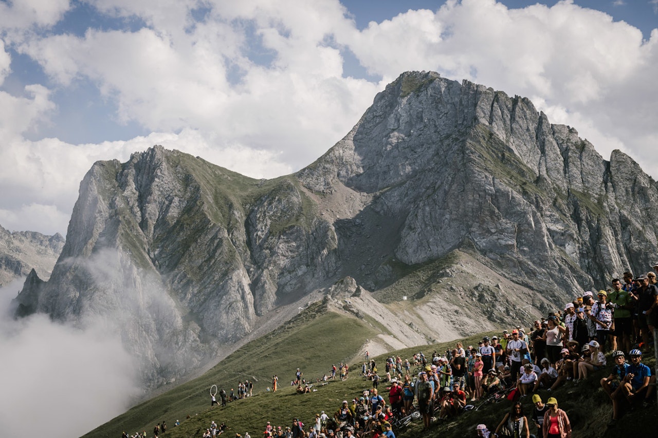 Tour de France lager folkefest i fjellene og smertefulle klatringer for rytterne. To giganter i tour de France 2021
