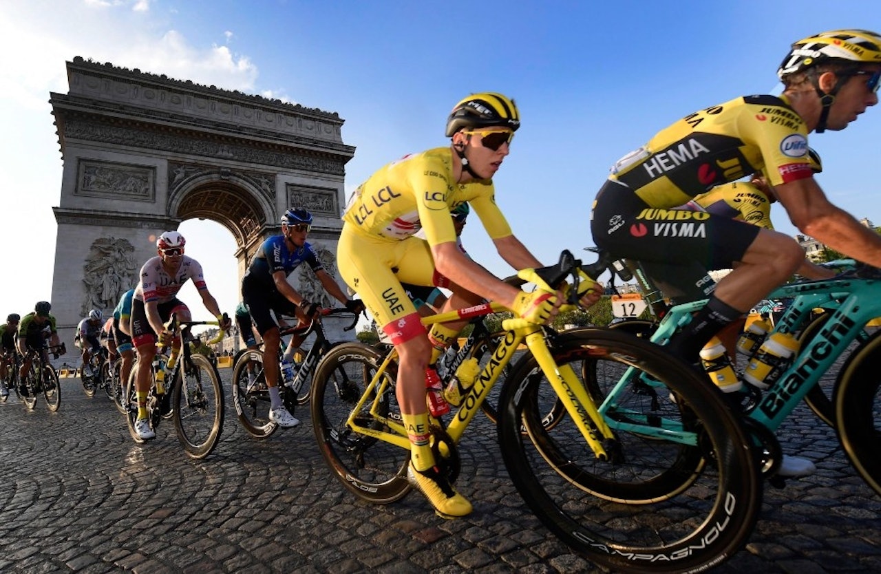 FORLENGET: Tadej Pogacar blir å se i UAEs drakt i en årrekke. Foto: Cor Vos FORLENGET: Tadej Pogacar blir å se i UAEs drakt i en årrekke. Foto: Cor Vos