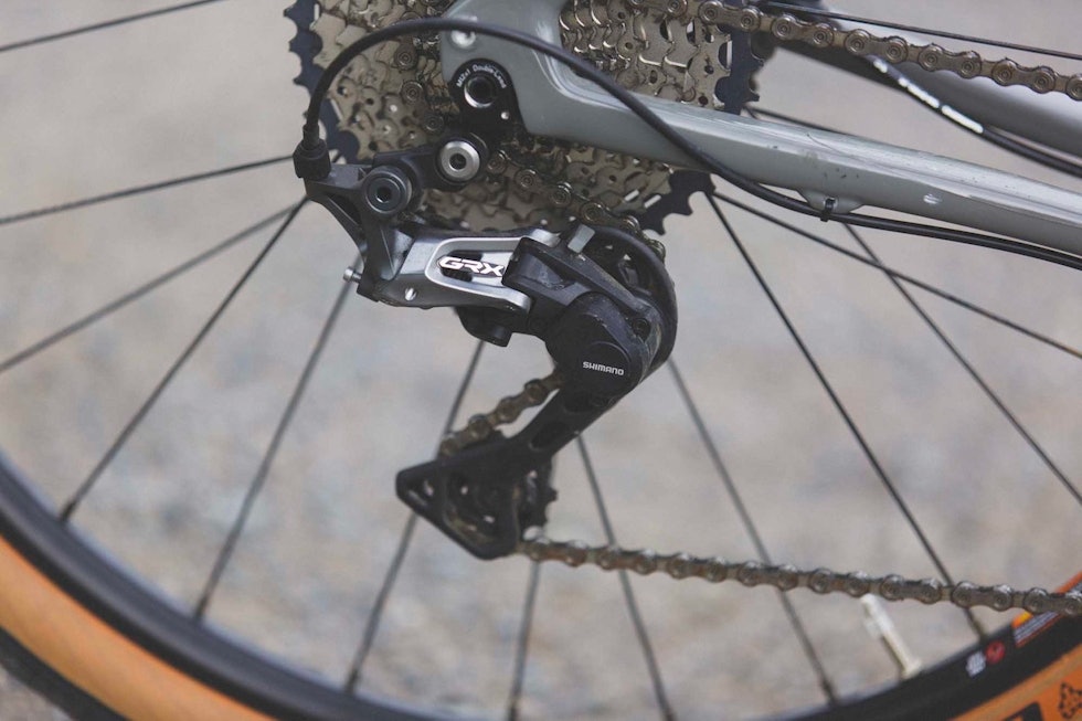 MED KLØTSJ: GRX 812-bakgiret har kløtsj som forhindrer at kjedet slenger mer enn nødvendig. Vri bryteren til off før du tar av bakhjulet. Foto: Kristoffer H. Kippernes Cannondale Topstone Carbon Lefty 3