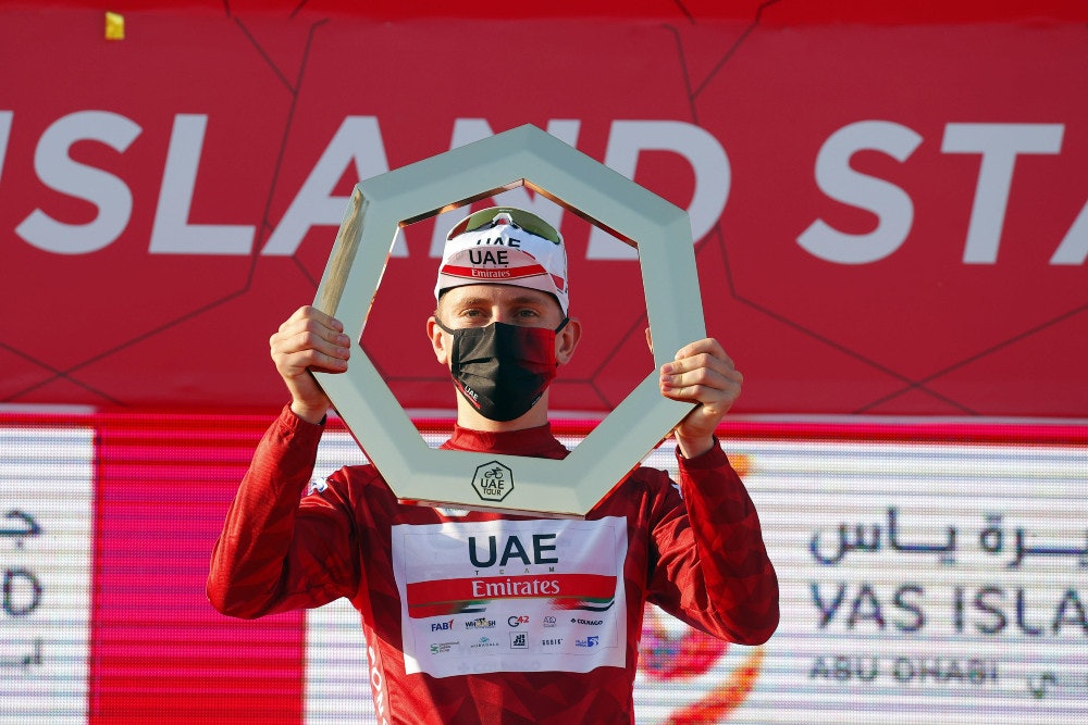 TUNGT INNE PÅ LANDEVEIEN: Det er Tadej Pogacar som er spydspiss for UAE-Team Emirates på landveien. Her feirer han seier under prestisjeprosjektet UAE Tour som Giro d'Italia-arrangøren har bygd opp siden 2019.