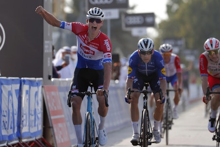 VANT: Mathieu van der Poel spurtet inn til seier på den første etappen av UAE Tour. Foto: Cor Vos