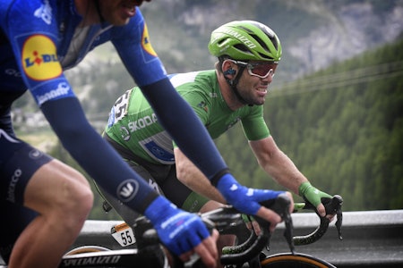 KJEMPET HARDT: Mark Cavendish overlevde en brutal dag i Alpene – så vidt. Foto: Cor Vos