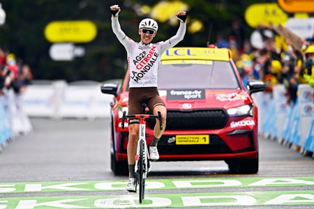 VANT: Ben O'Connor strålte i regnværet på den niende etappen, og vant etappen og tok et jafs i sammendraget. Foto: Cor Vos VANT: Ben O'Connor strålte i regnværet på den niende etappen, og vant etappen og tok et jafs i sammendraget. Foto: Cor Vos