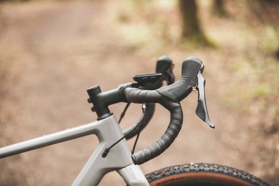 VANLIG: Styret på Canyon Grizl er grunt og 44 cm bredt, men det er ellers et helt vanlig bukkestyre. Canyon Grizl test