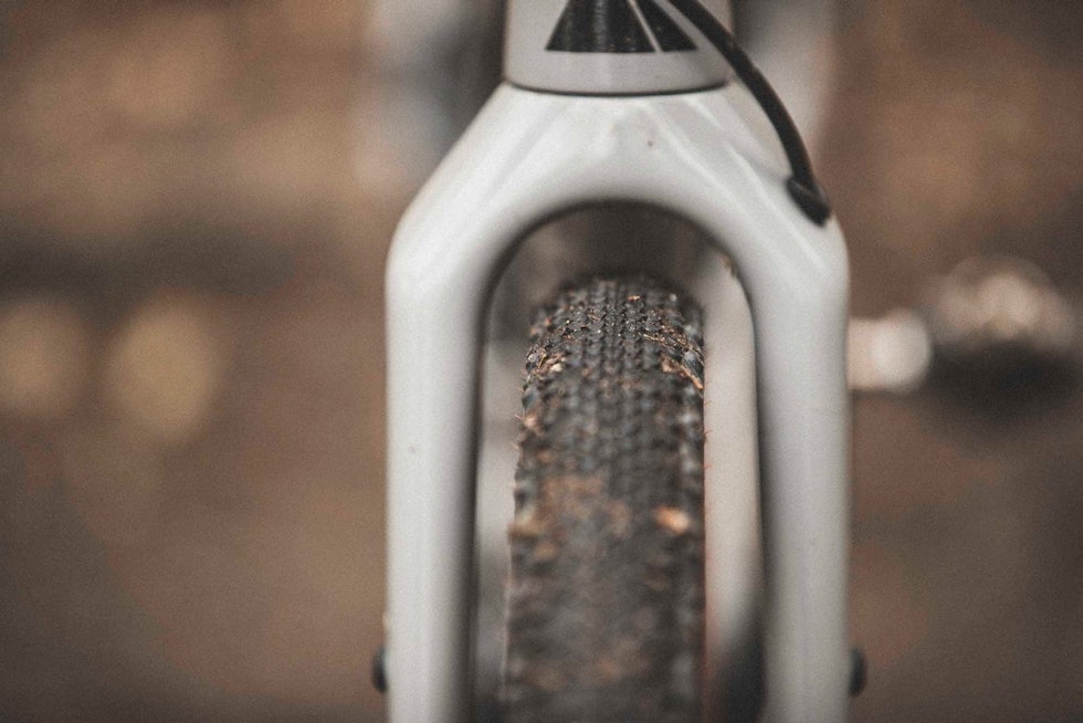 DEKK: G-One Bite har små knaster som griper bra, men som også ruller lett. Foto: Kristoffer H. Kippernes Canyon Grizl test