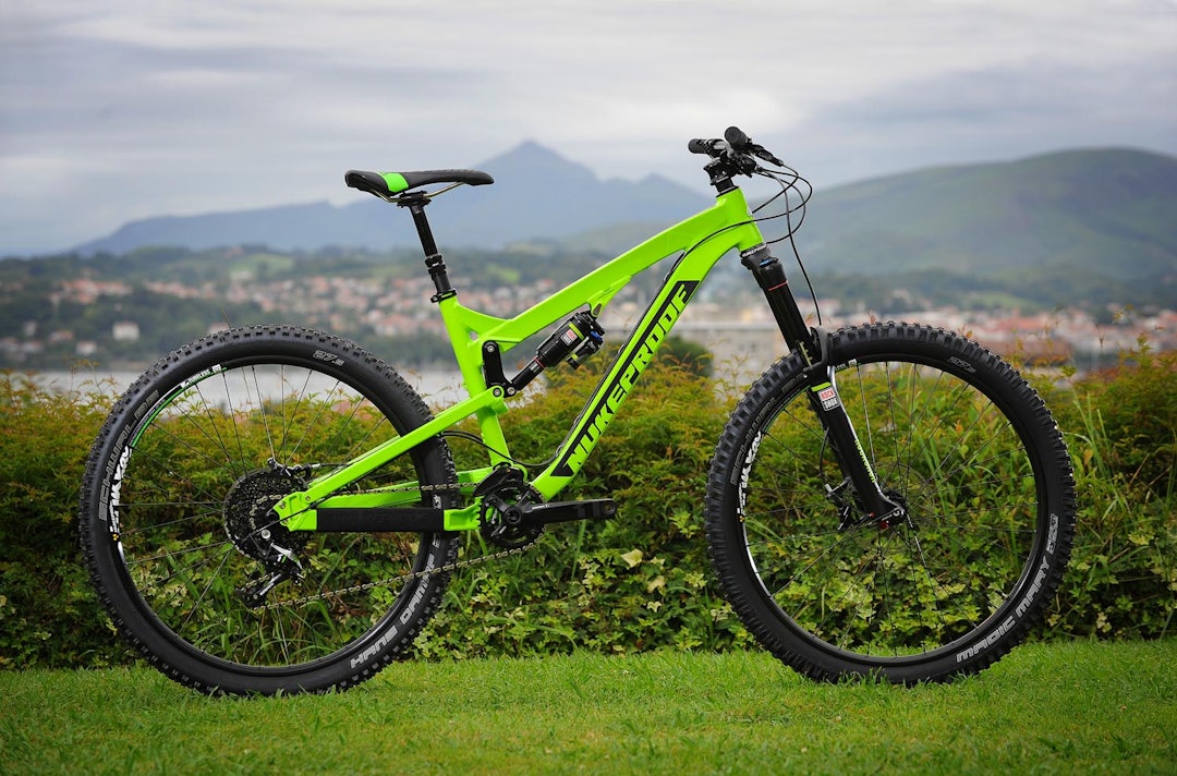 ENDURO: Mega AM er en fullblods endurosykkel med 160 mm vandring foran og bak. ENDURO: Mega AM er en fullblods endurosykkel med 160 mm vandring foran og bak.