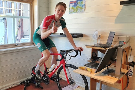 RITTSUGEN: Erik Ysland bruker Zwift-ritt som en viktig del av oppkjøringen mot sesongen, og synes det er lettere å presse seg i ritt enn på formelle intervalldrag. Foto: Tina Ysland Erik Ysland bruker Zwift-ritt som vintertrening