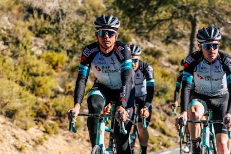 DEBUTEN UNNAGJORT: Søndag gjorde Amund Grøndahl Jansen sitt første ritt for Team BikeExchange. Foto: Team BikeExchange DEBUTEN UNNAGJORT: Søndag gjorde Amund Grøndahl Jansen sitt første ritt for Team BikeExchange. Foto: Team BikeExchange