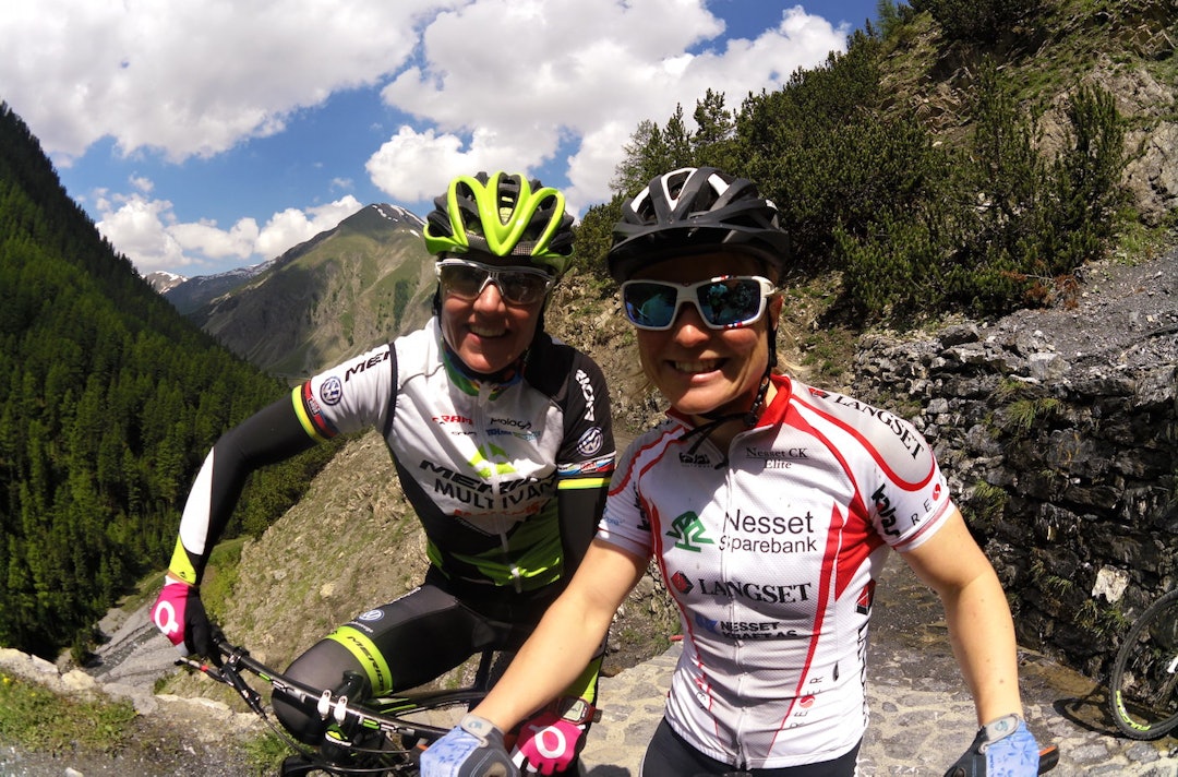 HILDEGUNN HOVDENAK (til høyre) og Gunn-Rita Dahle Flesjå kjørte felles VM-oppkjøring i Livigno. Foto: Privat Gunn-Rita Dahle Flesjå - Hildegunn Hovdenak Livigno 2015 foto Privat 1400x924