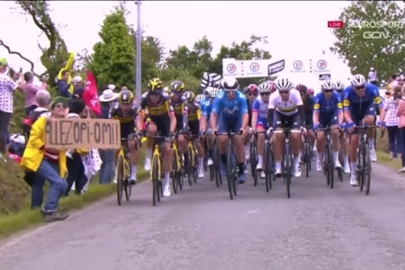 STYGG VELT: Kvinnen som forårsaket velten på den 1. etappen er nå arrestert. Foto: ASO. STYGG VELT: Kvinnen som forårsaket velten på den 1. etappen er nå arrestert. Foto: ASO.