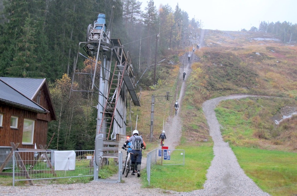 Kjerringåsen DH lift - Petter Wilhelmsen 1400x924