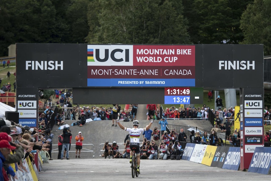 SUVEREN: Nino Schurter sikret seg sammenlagtseieren i årets verdenscup med sin femte seier på rad. Foto: Dobslaff/Scott SUVEREN: Nino Schurter sikret seg sammenlagtseieren i årets verdenscup med sin femte seier på rad. Foto: Dobslaff/Scott