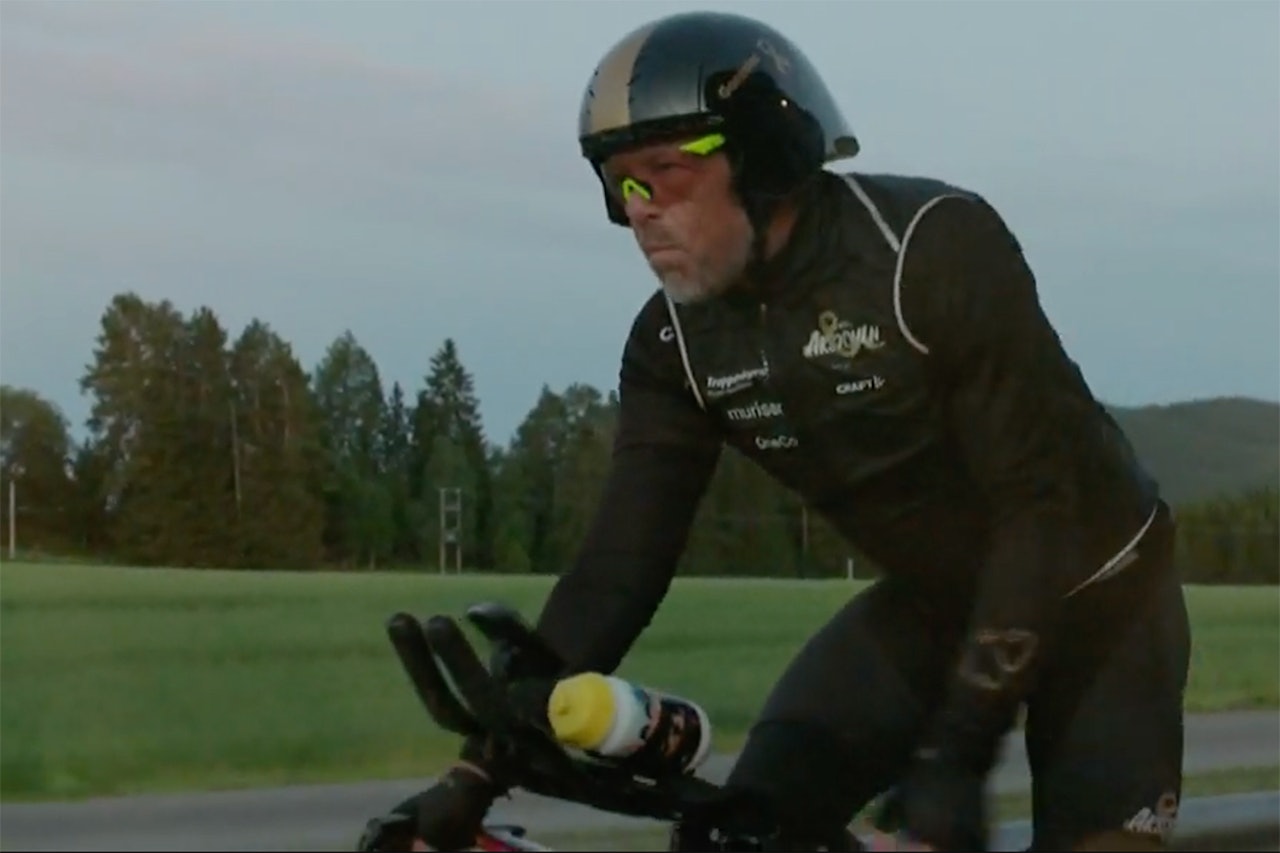 FALT: Øystein Dahl falt under rekordforsøket mellom Lindesnes og Nordkapp. Foto: Skjermdump Øystein Dahl