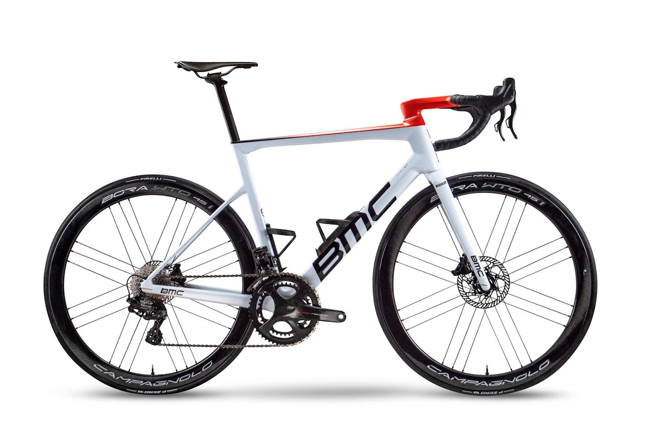 AG2R Citröen sykler på BMC Teammachine SLR01 i 2021. FOTO: AG2R Citröen