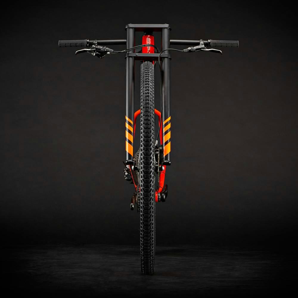 FLAMINGO-GAFFEL: Kraftig dobbeltkrone-gaffel med lavt styrefeste sørger for presis styring. FLAMINGO-GAFFEL: Kraftig dobbeltkrone-gaffel med lavt styrefeste sørger for presis styring.