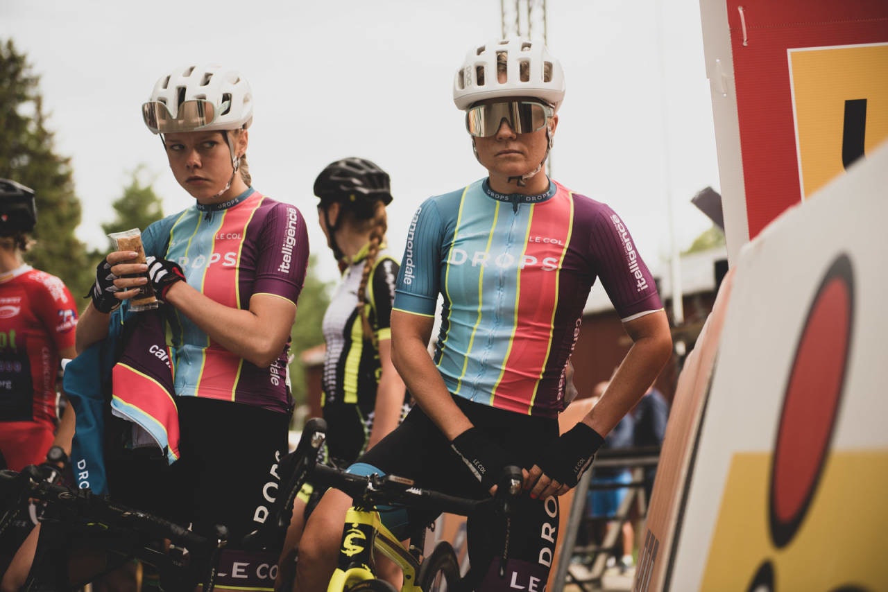 FLERE SPONSORER: Fra kommende sesong får Elise Marie Olsen og Emilie Moberg i det bristiske laget Drops to nye sponsorer i ryggen, TEMPUR og Le Col. Foto: Henrik Alpers Elise Marie Olsen og Emilie Moberg Drops