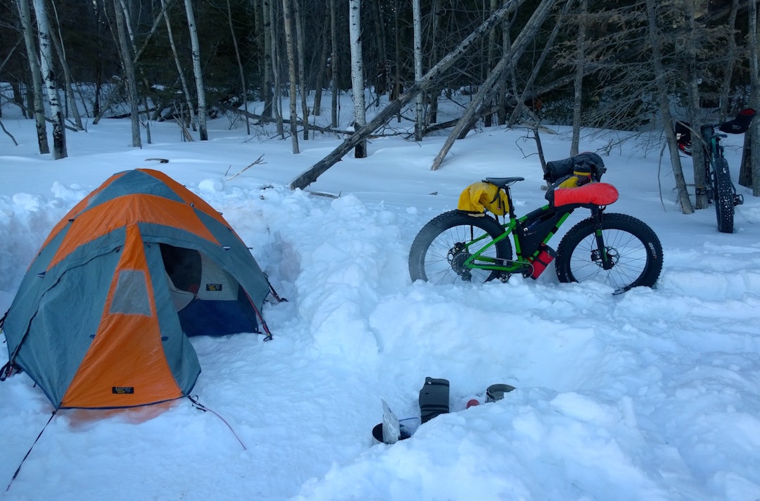 Både leirutstyret og sykkelen må klargjøres og tilpasses for å takle mange kuldegrader. Foto: Nina Gässler Winnipeg Bikepacking - Nina Gässler 1400x924