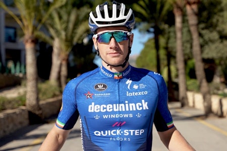 I FELTET ER ALLE ULVER BLÅ: Dette er den nye trøya til Deceuninck-Quickstep. Foto: Wout Beel.  I FELTET ER ALLE ULVER BLÅ: Dette er den nye trøya til Deceuninck-Quickstep. Foto: Wout Beel.