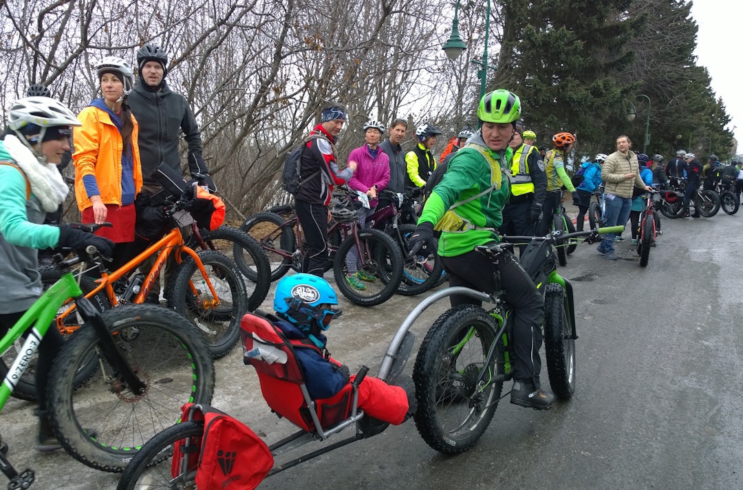 Fatbike er helt vanlig i bybildet i Anchorage, og på Big Fat Ride kom 400 av dem sammen for å sykle deler av Iditarod traséen. Foto: Nina Gässler big fat ride for all - privat 1400x924