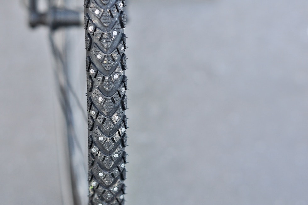 FORDEKK:Schwalbe Marathon winter pluss egner seg godt som fordekk slik som her, men fungerer også bak. Schwalbe Marathon Winter pluss