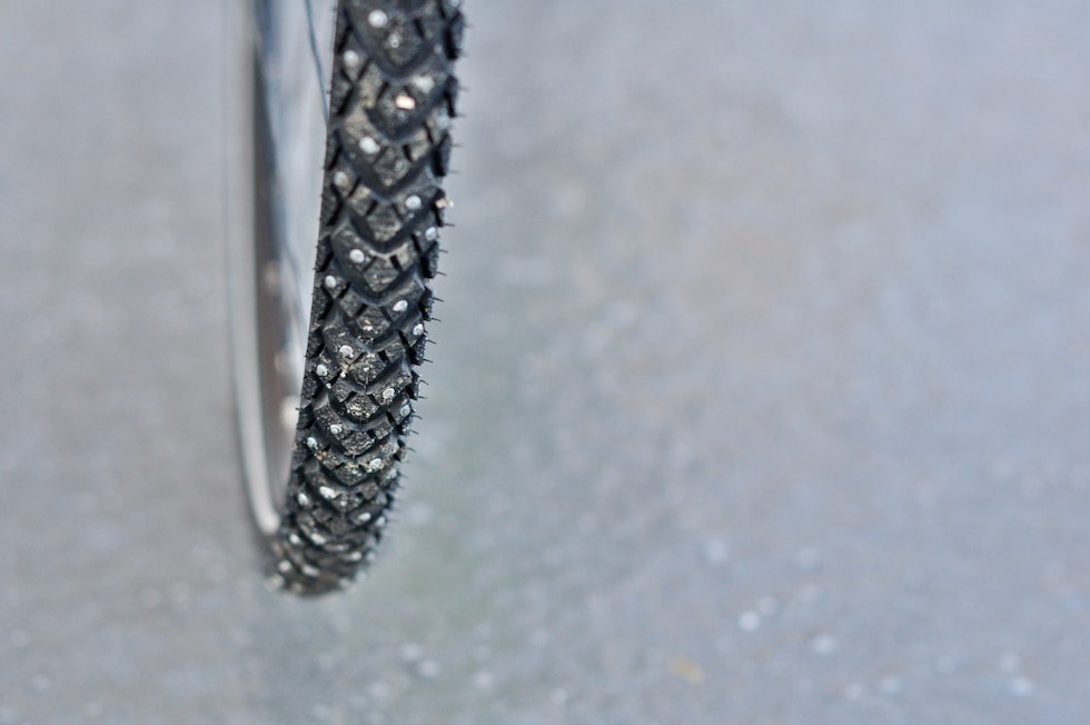 MANGE PIGGER: 240 pigger har Schwalbe fått plass til på dekkene i 35 mm bredde. Schwalbe Marathon Winter pluss